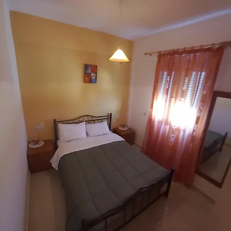 Central Rooms *