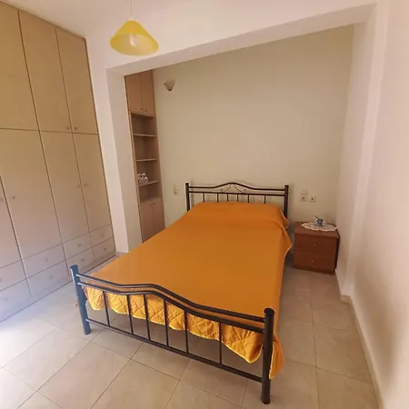 Central Rooms *